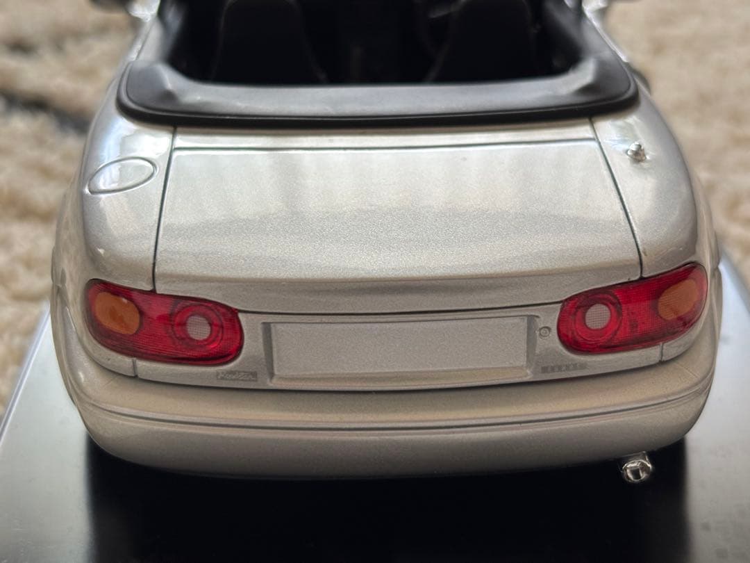 美品 Mazda MX-5 Miata 1/18 ミニカー シルバー