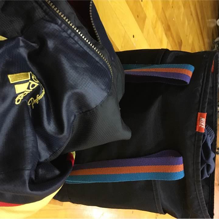 きたけんのバッグとウィンドブレーカー