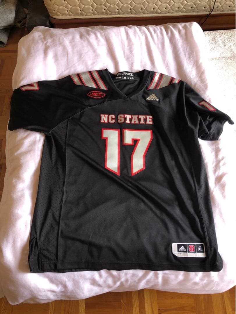 ノースキャロライナ州大学　アメフトユニフォーム