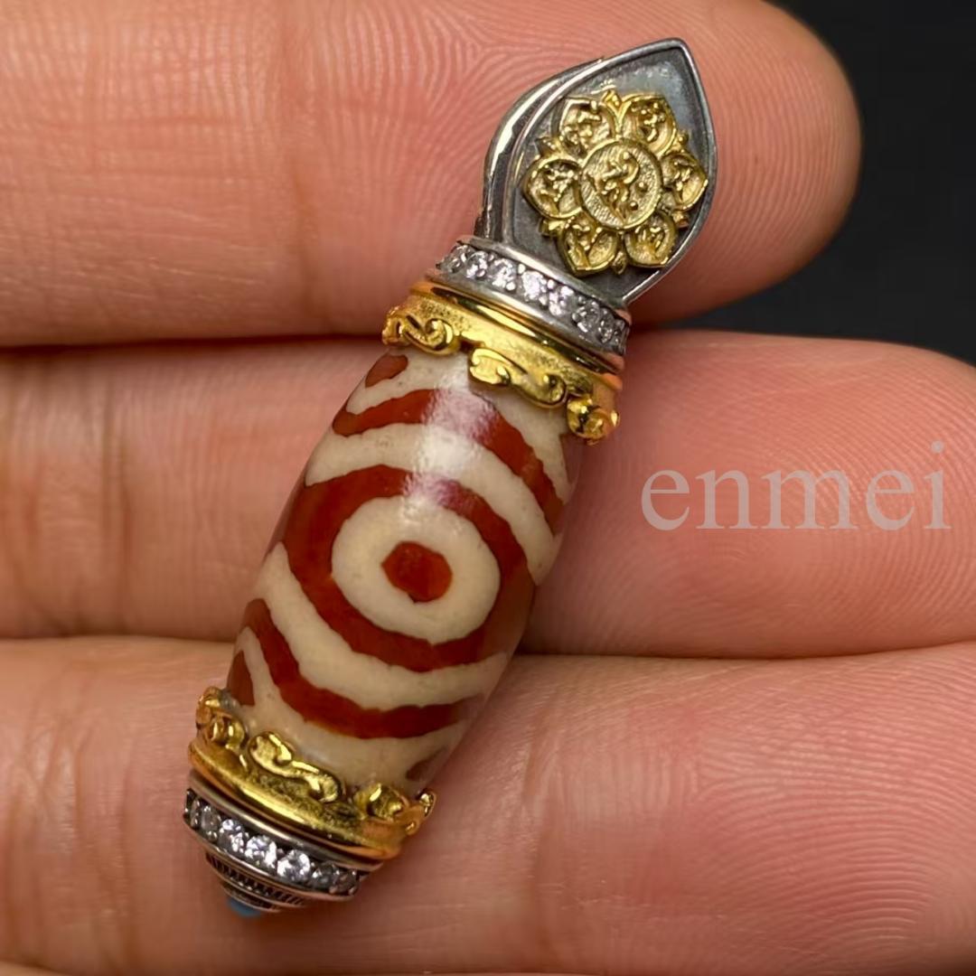 中国古美術・藏區回流・紅肉蓮花三眼天珠・文殊菩薩・天然石・瑪瑙・闢邪消災・根付