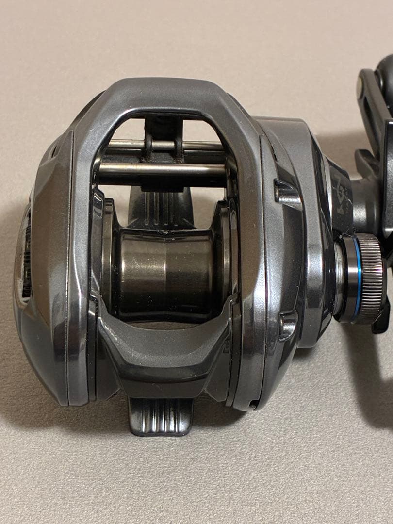 【美品】シマノ 24 SLX 70HG 右巻き ベイトリール