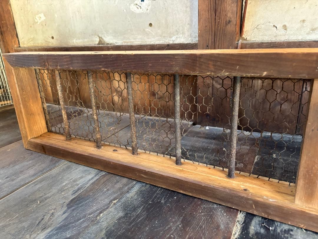 時代物 木製 建具 引き戸付き｜金網 古材 古道具 ディスプレイ