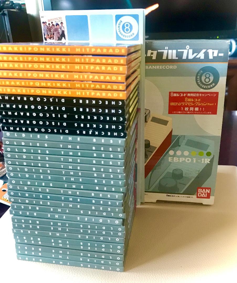 ８盤レコード専用ポータブルプレイヤー＆CD数十枚（パンフレット付）