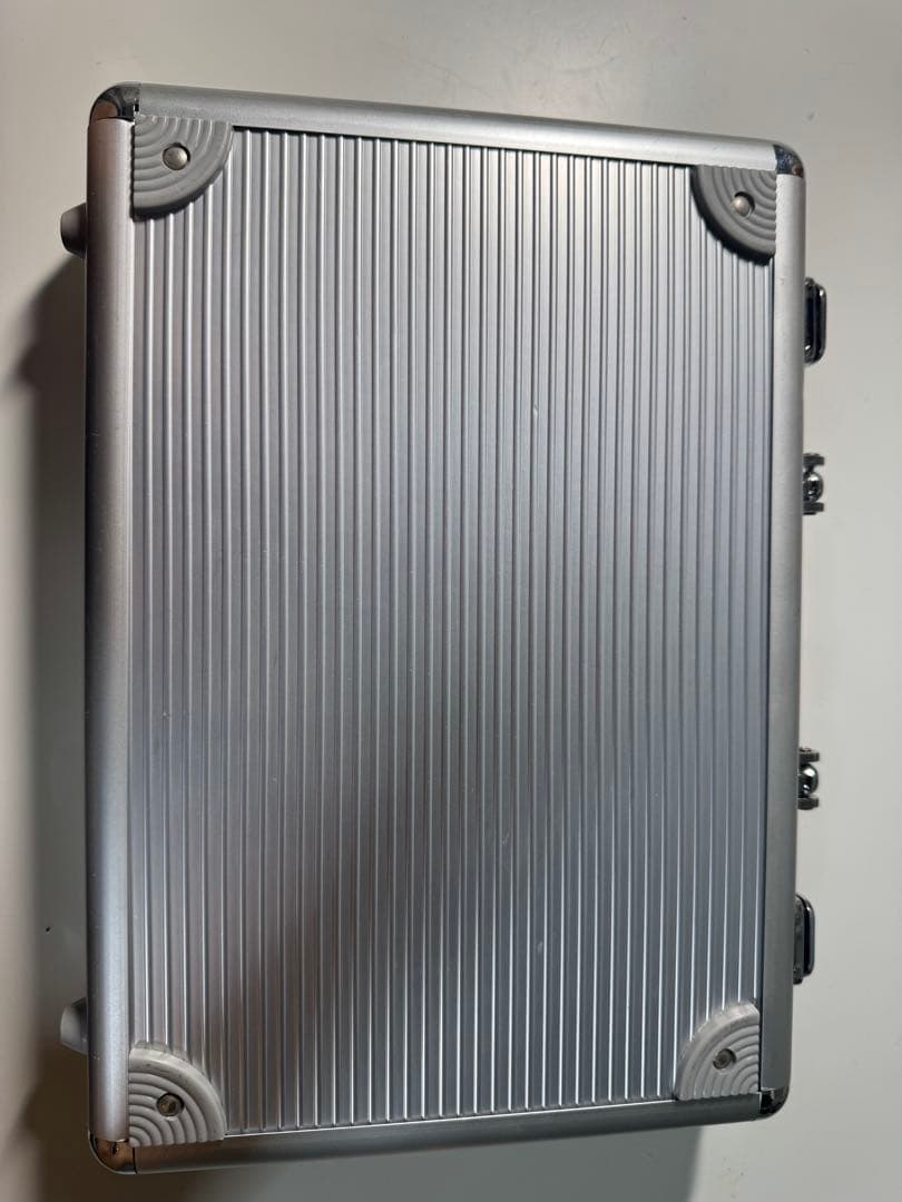 アルミ製シルバーケース