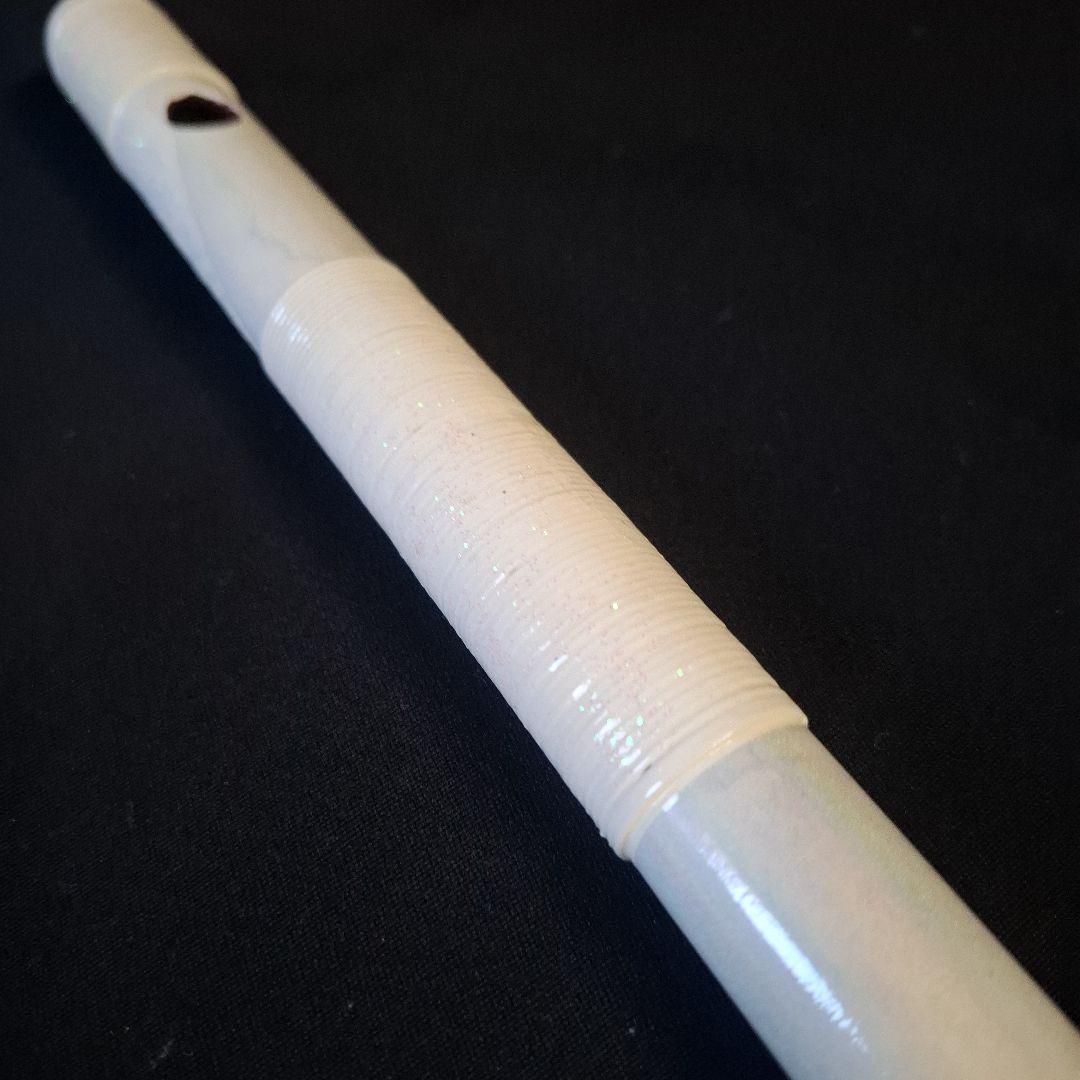 篠笛　4本調子　7穴　古典調　超鐵仕様　天地胴藤巻　ホワイト＋レインボー仕上げ