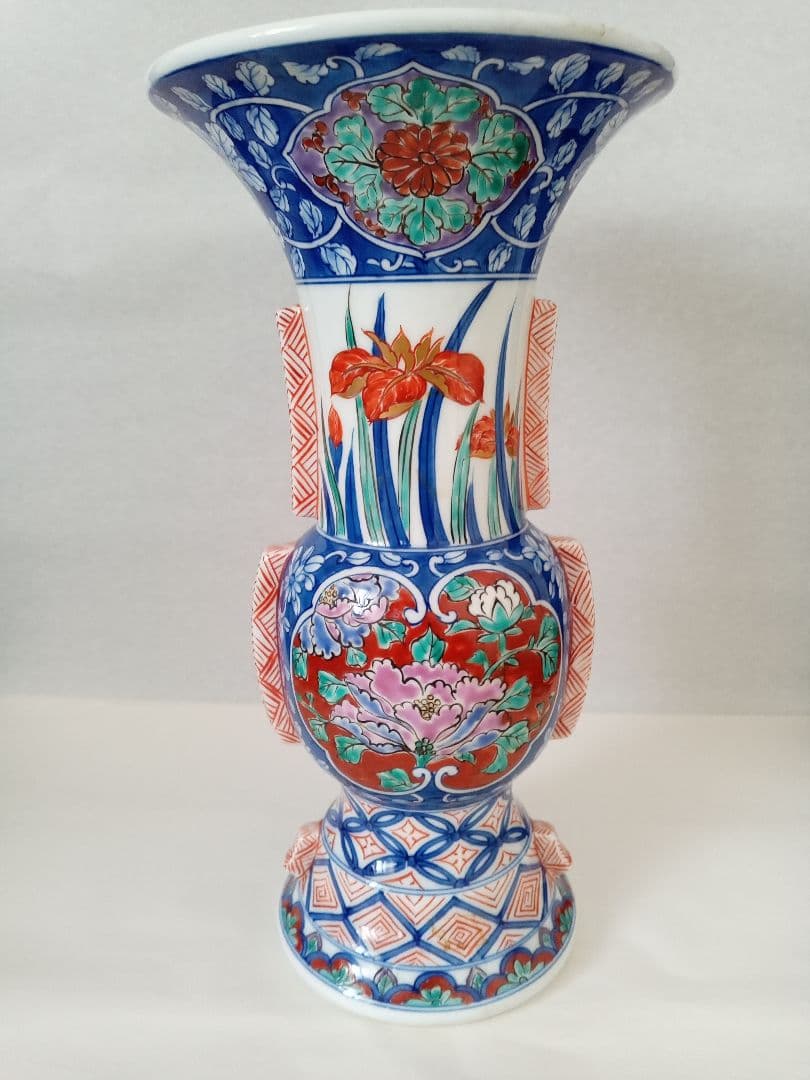 花瓶（染錦あやめ）有田焼華山（萬右衛門窯）