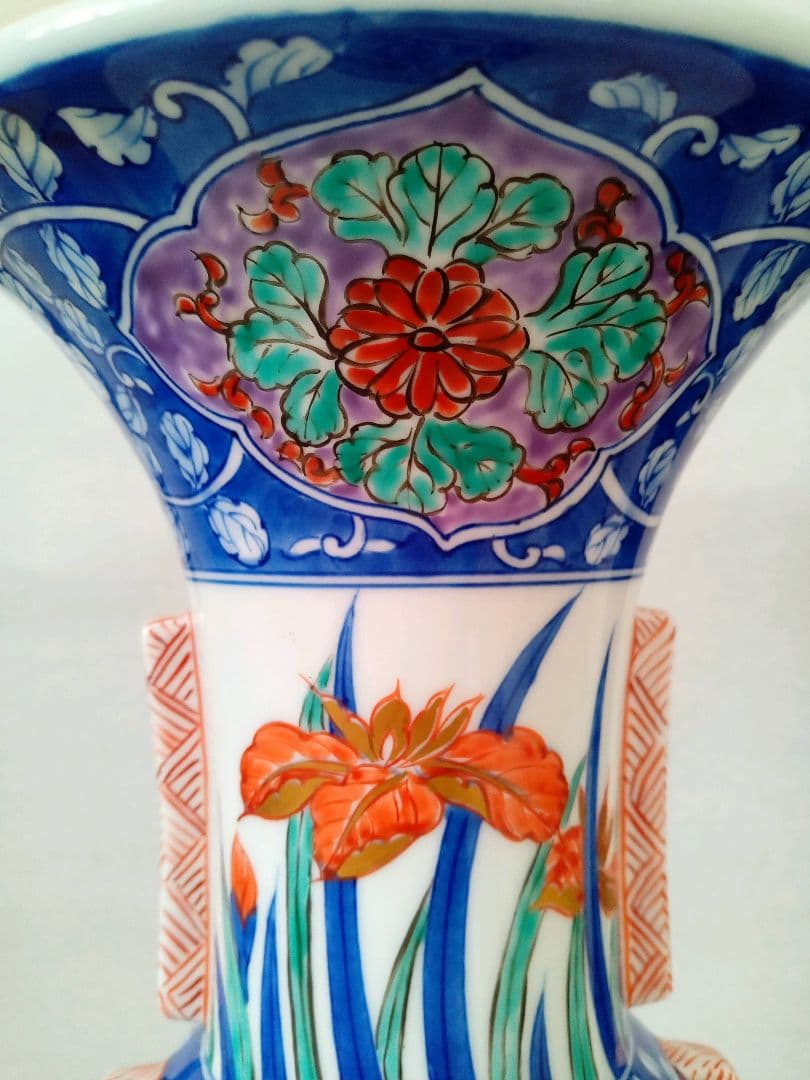 花瓶（染錦あやめ）有田焼華山（萬右衛門窯）