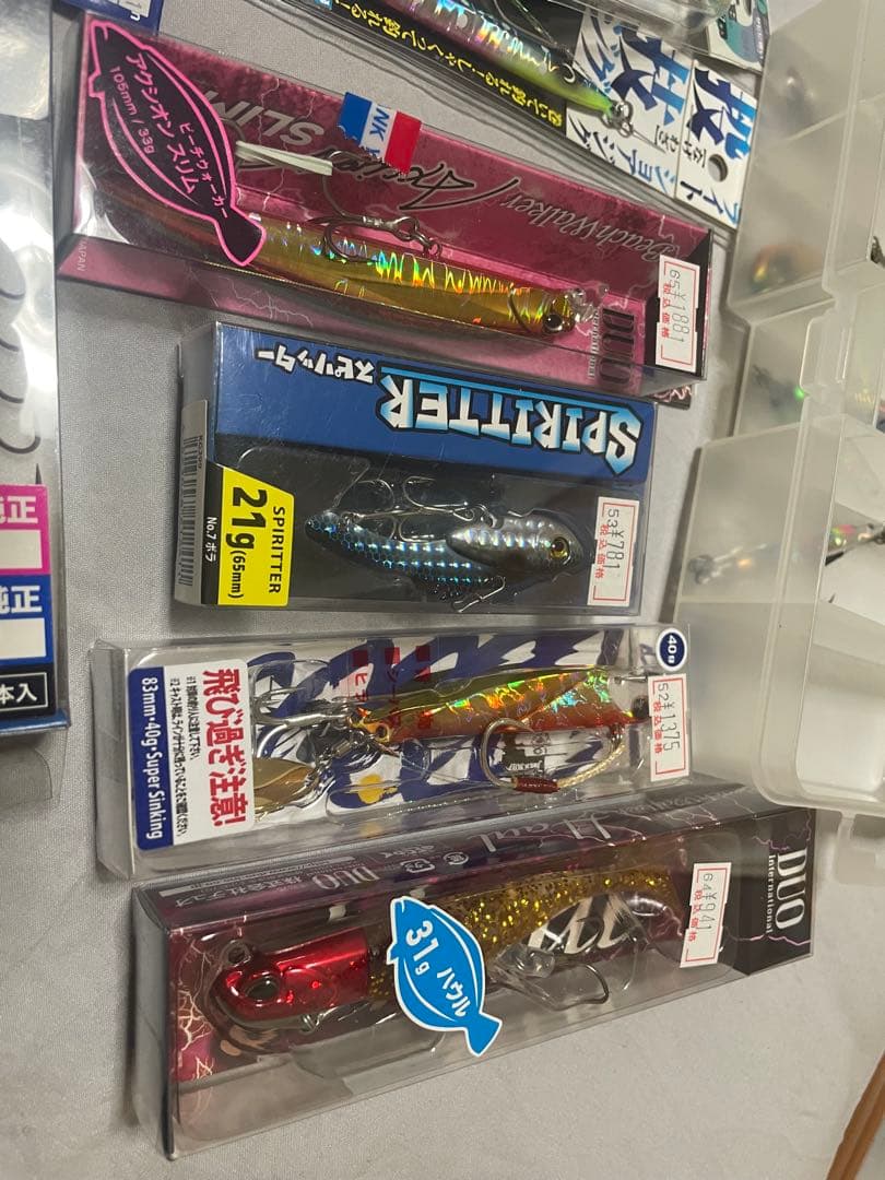 ジグ、ワームなどメーカー品から色々セット売りします。