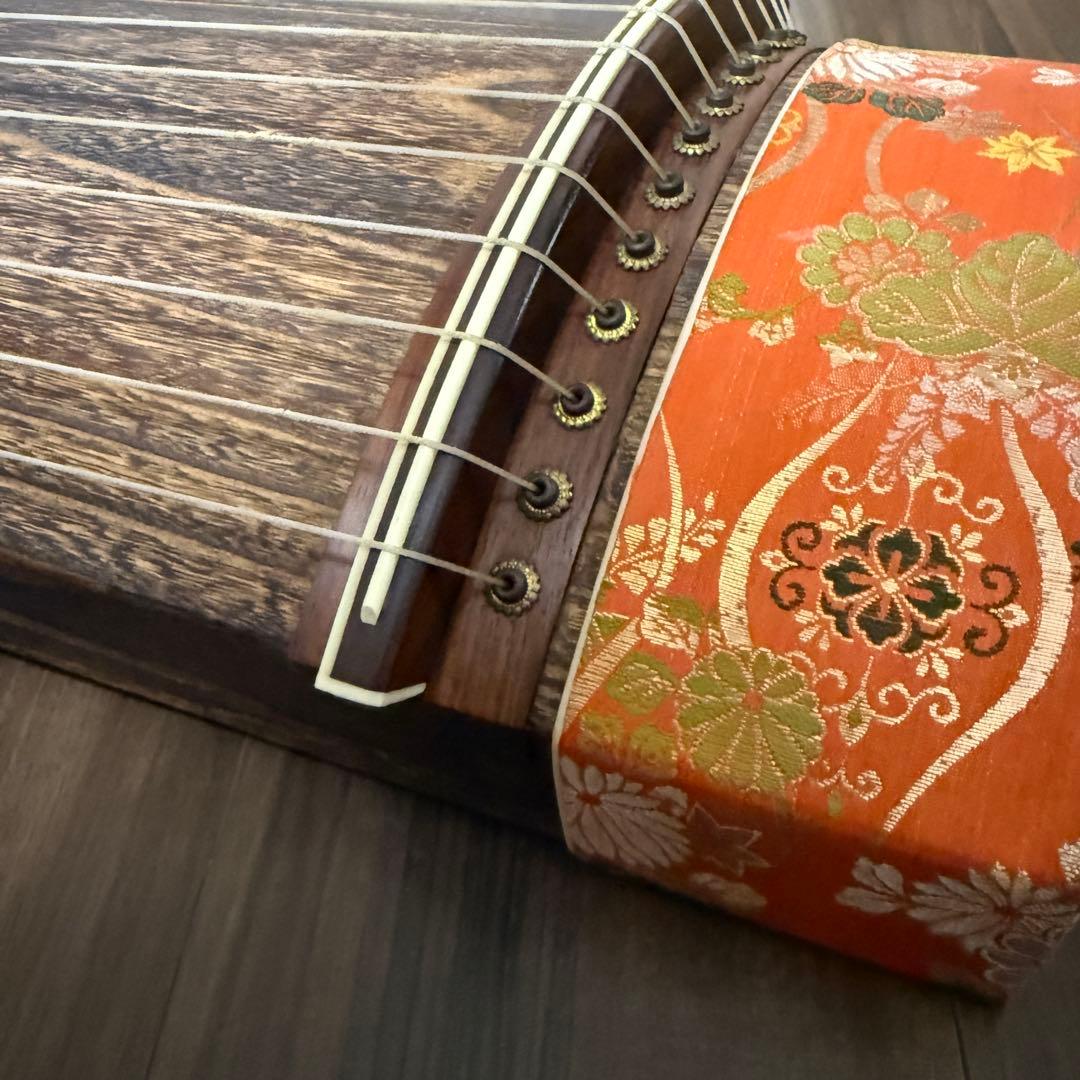 【送料無料】13弦琴 和楽器 くり甲 すだれ彫り 蒔絵 袋付き