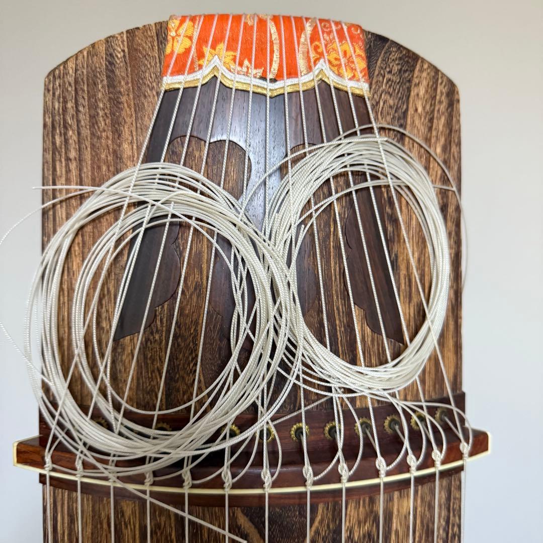 【送料無料】13弦琴 和楽器 くり甲 すだれ彫り 蒔絵 袋付き