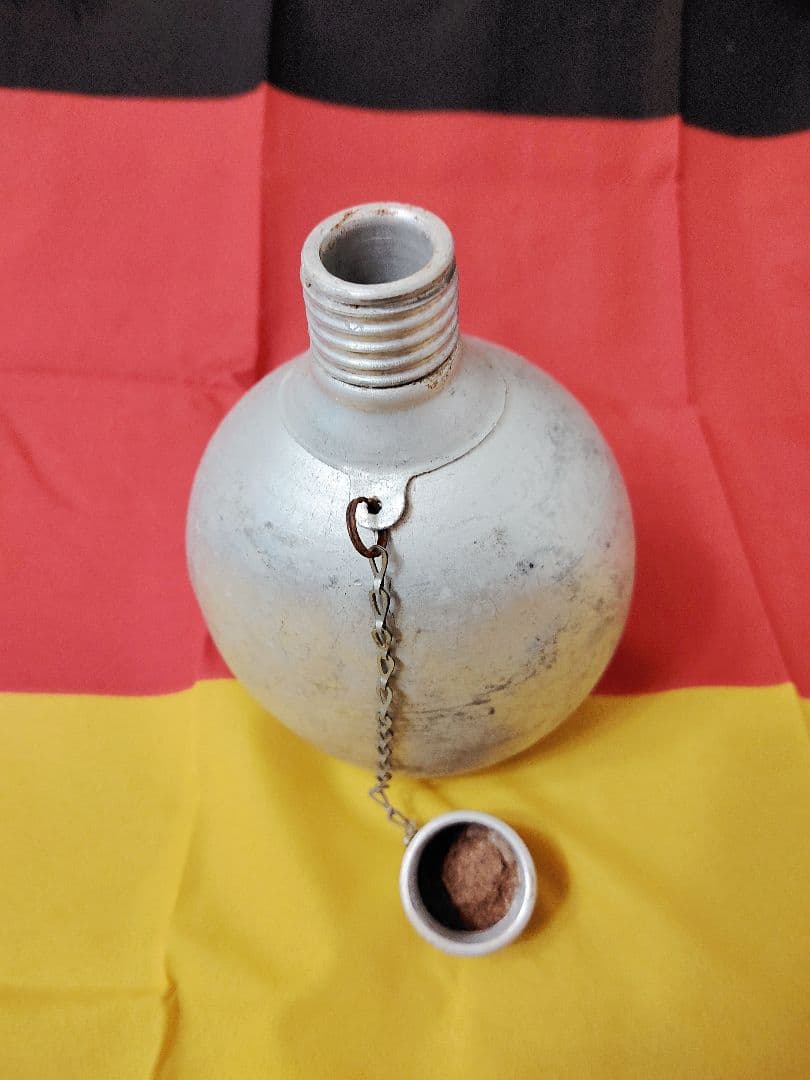 ドイツ軍　第二次世界大戦 アルミ製卵型ボトル キャンティーン