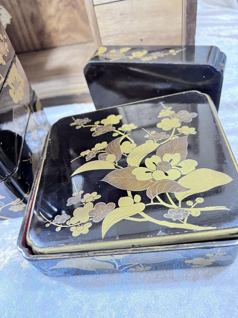 金銀蒔絵　野弁当箱　椿　梅紋 漆器 重箱セット 金箔花模様
