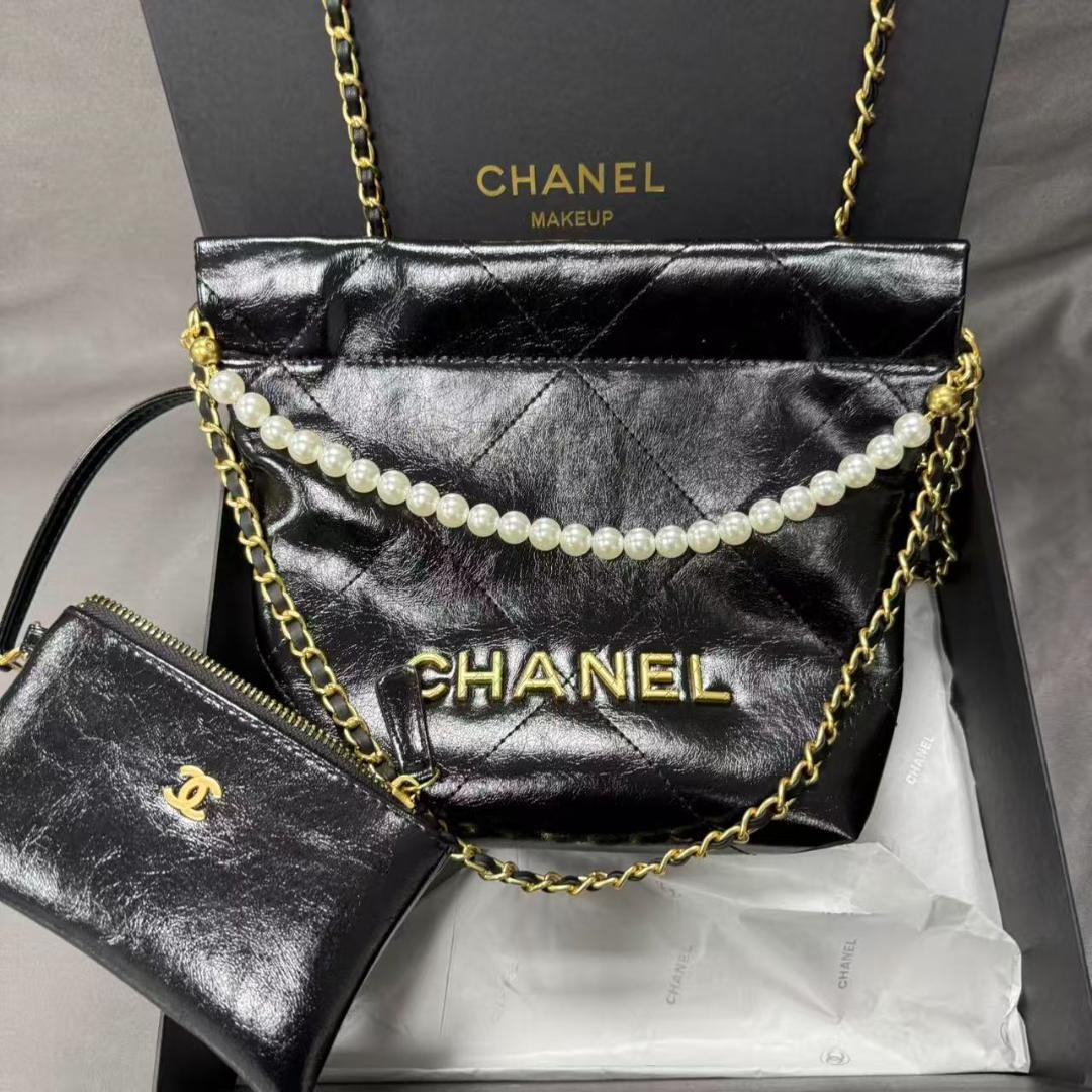 希少✨ 状態良好 ブラック cHaNeL✨サコッシュ パール付き