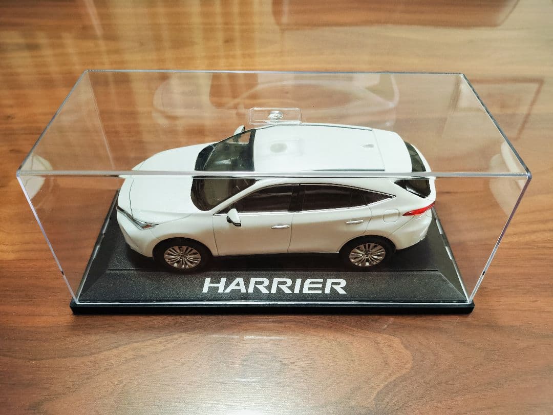 ☆美品☆トヨタ　ハリアー 1/30　ホワイトパールクリスタルシャイン