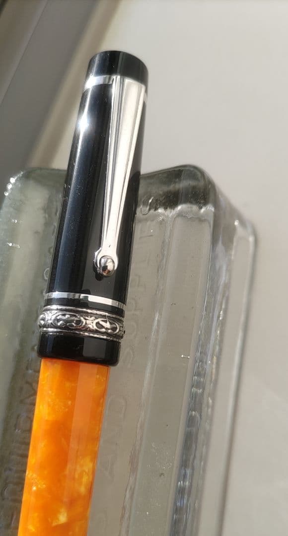 ★プール★　デルタドルチェビータミディアム ボールペン