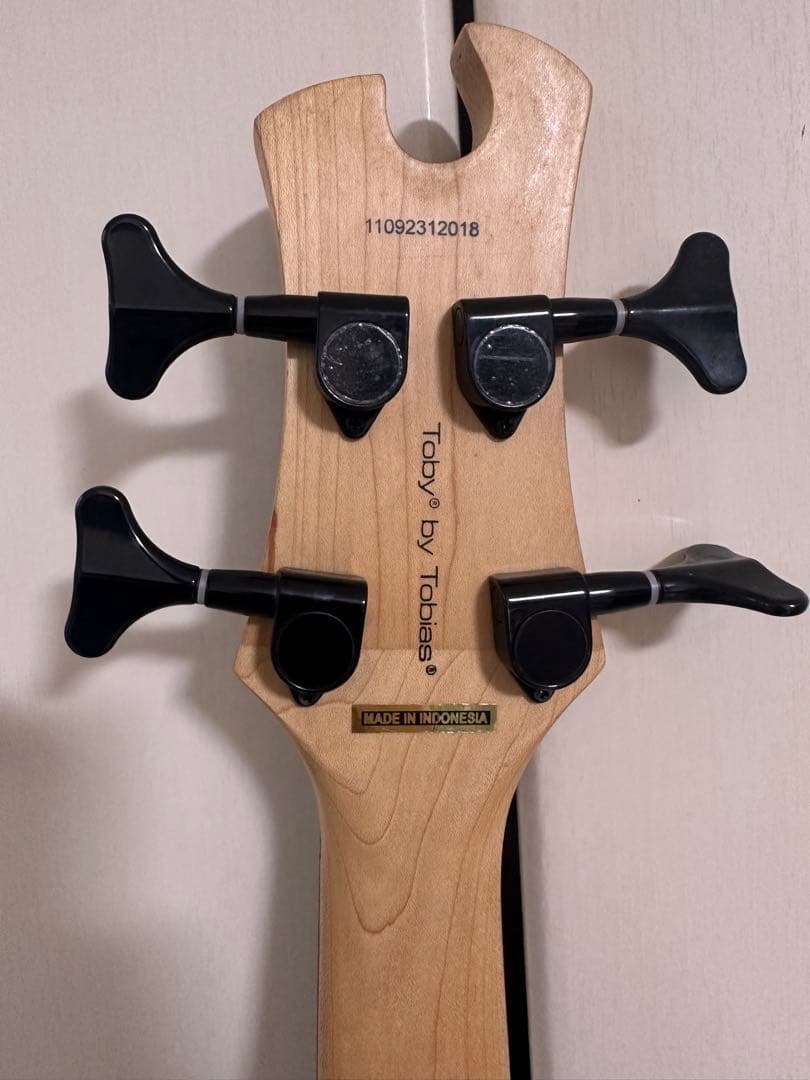 Toby Deluxe IV Walnut Satin エレキベース