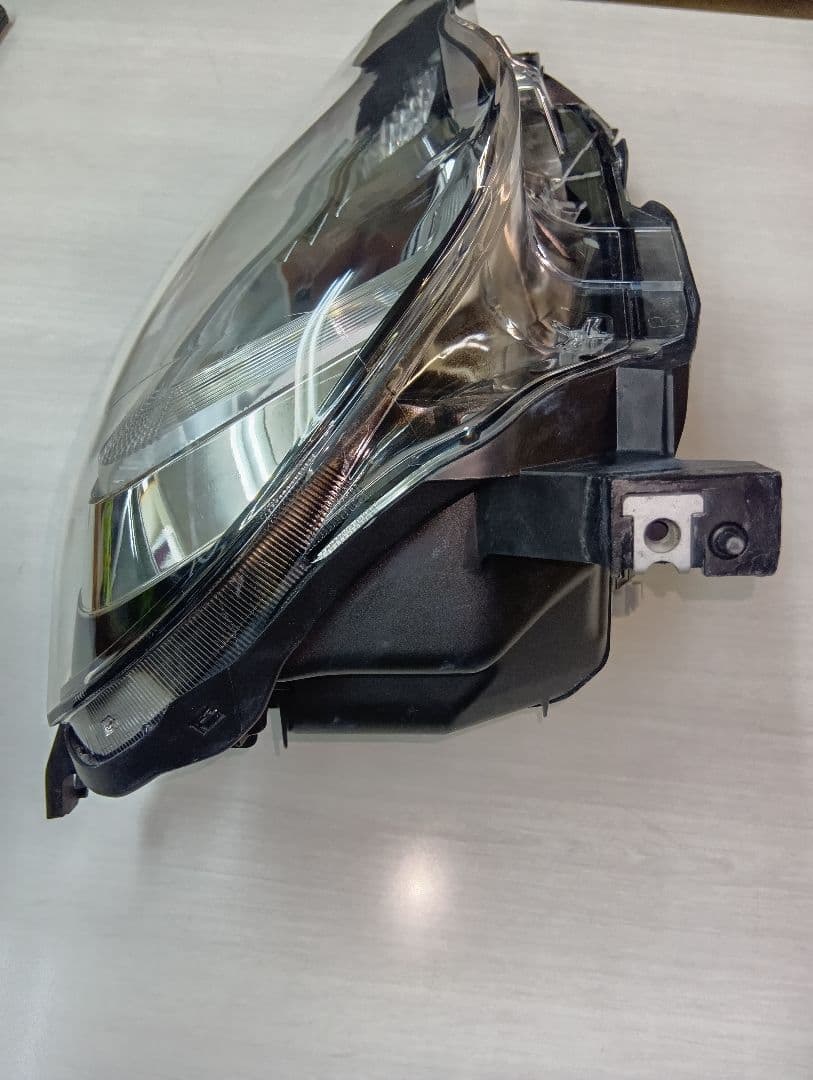 スバルBRZ ZC6 後期用右LEDヘッドライト良品