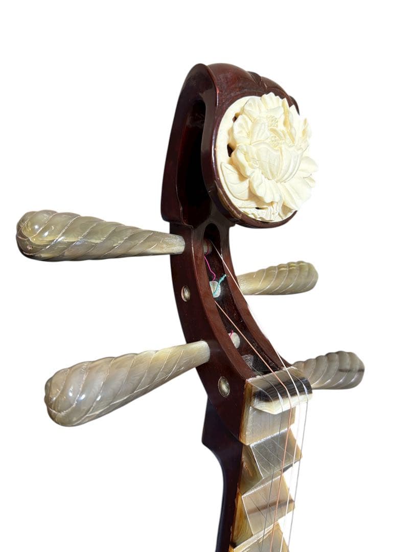【美品】牡丹彫刻付き 中国琵琶 ピーパ 響き豊かな工芸モデル　新品弦1.2付き