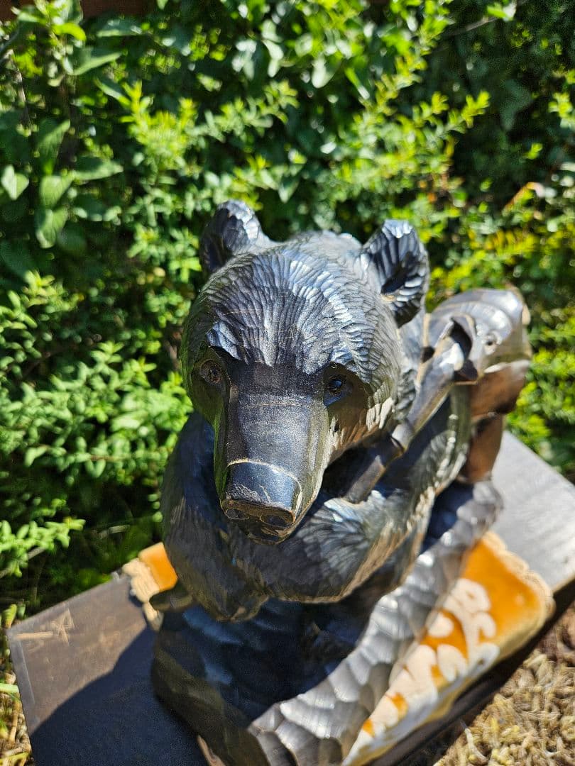 堀井 作 鮭を担ぐ熊 大型 木彫り 一刀彫 くま クマ 郷土玩具 北海道 アイヌ