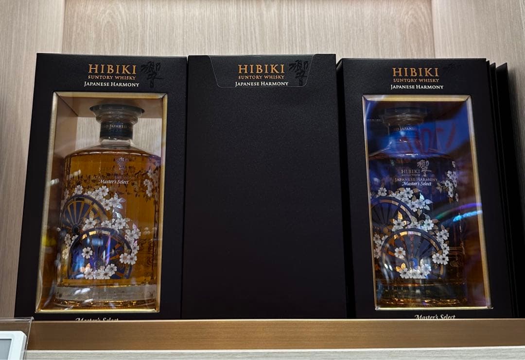 サントリー　響　マスターズセレクト　意匠ボトル(BOX入り) 海外限定ボトル