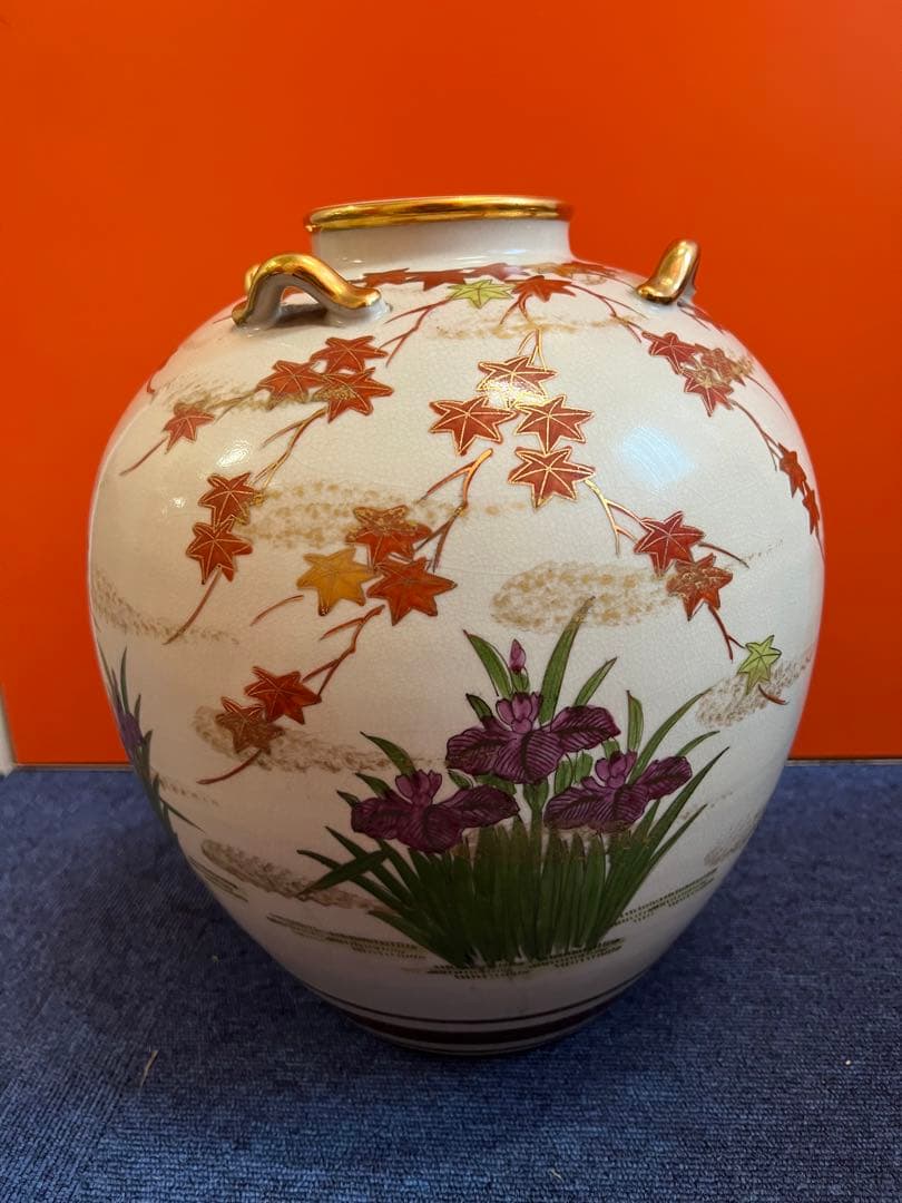 1345 薩摩焼　四耳付花瓶　草花と御所車図柄　金彩　時代物　骨董