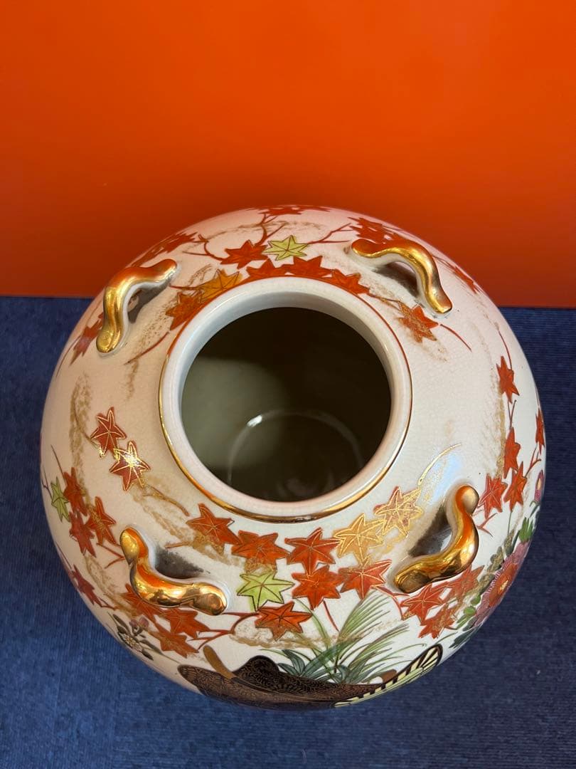 1345 薩摩焼　四耳付花瓶　草花と御所車図柄　金彩　時代物　骨董