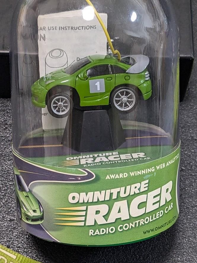 【激レア】オムニチュア社（現アドビ）のノベルティ（ミニカーとネックストラップ）