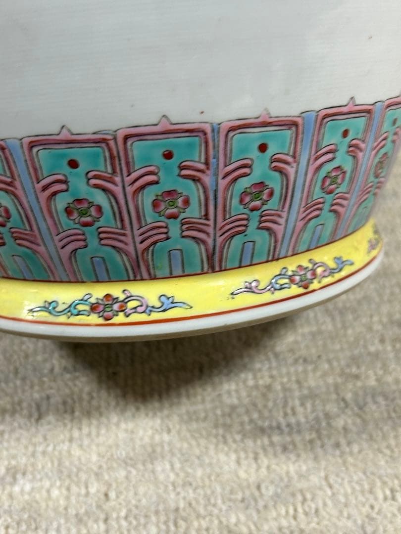 中国　景徳鎮製　孔雀牡丹図大瓶　送料込み0325