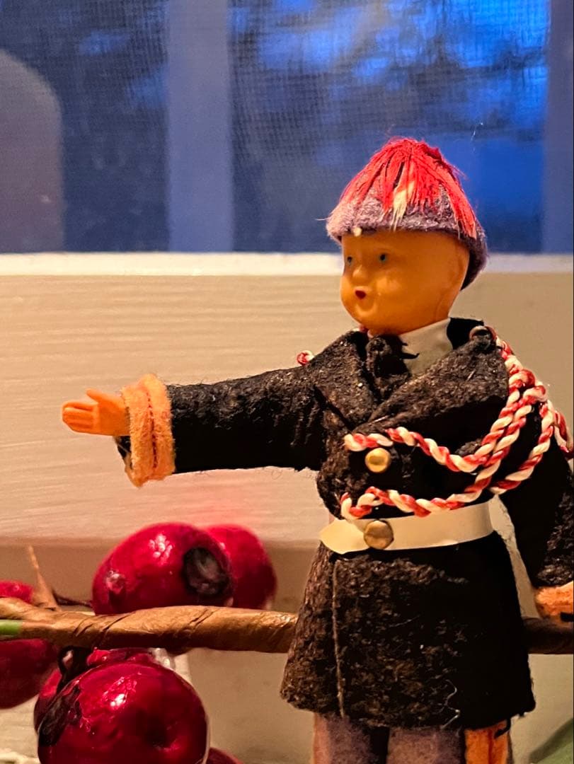 ◆フランスアンティーク｜超希少モナコ兵隊ミニドールDセルロイド民族衣装男制服軍隊