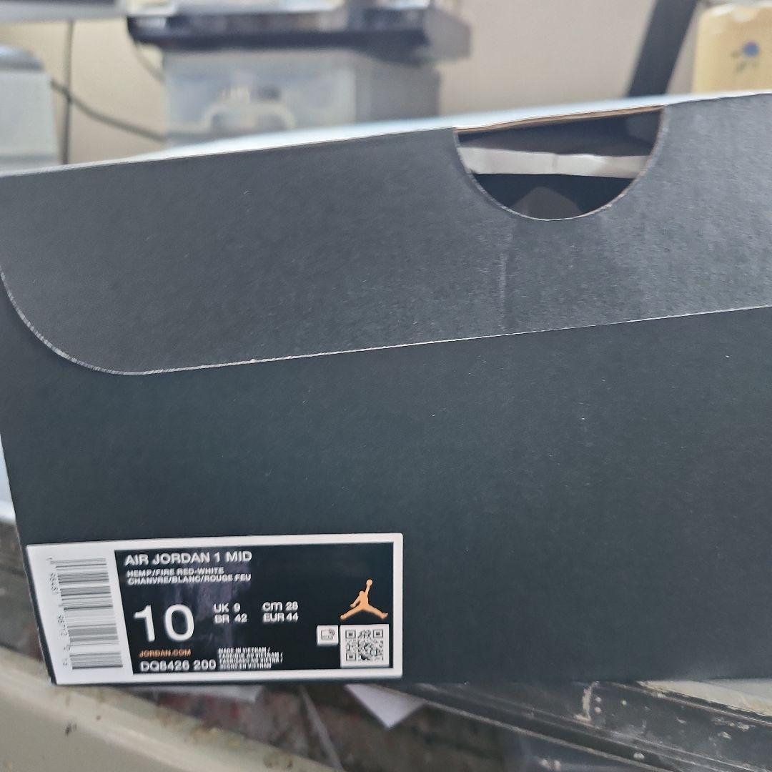 AIRジョーダン1ミドルカット