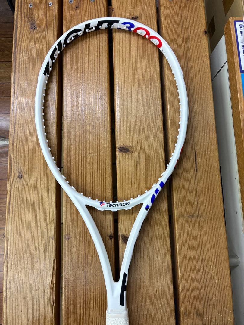 Tecnifibre T−FIGHT 300 テニスラケットG2