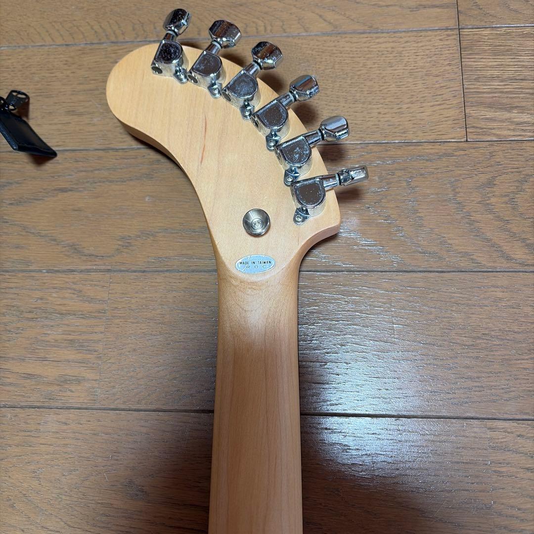 ウルトラマンFERNANDES UBB 赤白ストライプ エレキギター　ZO-3