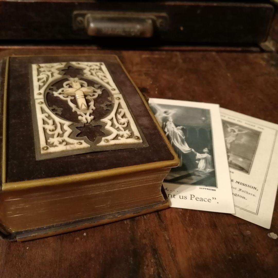アンティーク 素敵な装丁の小さな祈祷書 ベルベット 十字架☆クロス 聖書☆洋書
