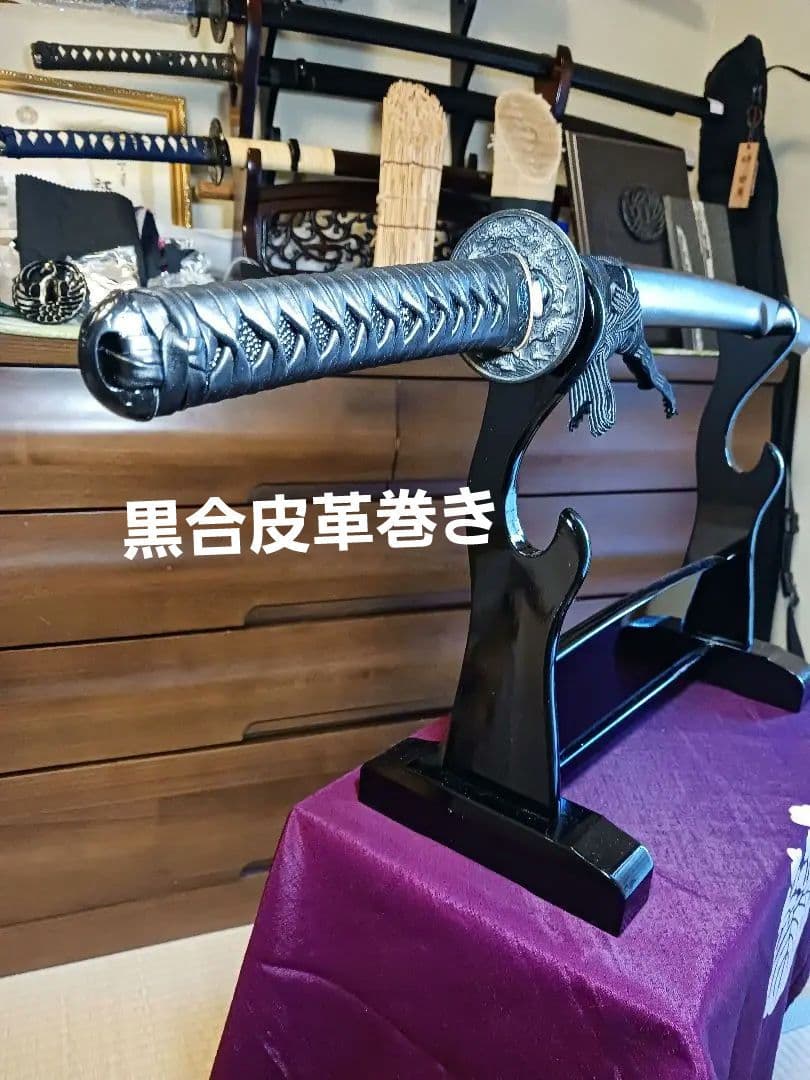 居合刀脇差し、肥後拵え　本木、 黒サメ、柄巻き.黒合皮革、 箱互の目直刃二重刃文