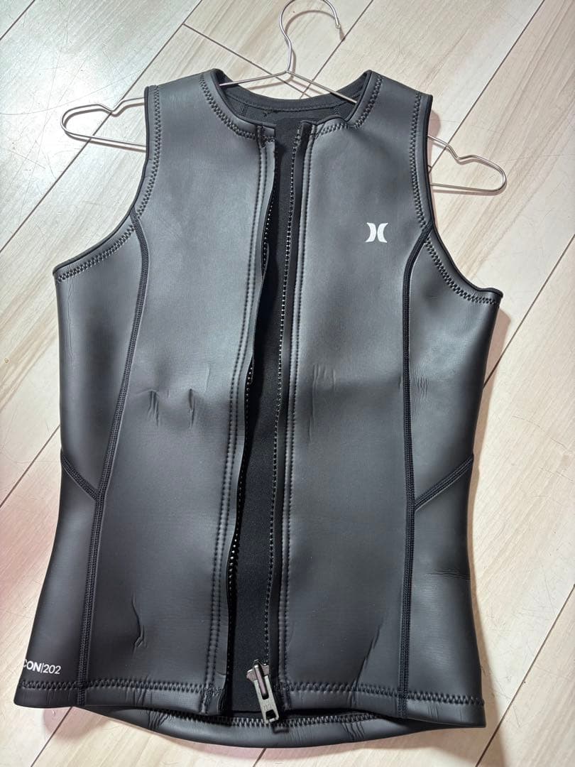 Hurley タッパー　ベスト　MLサイズ