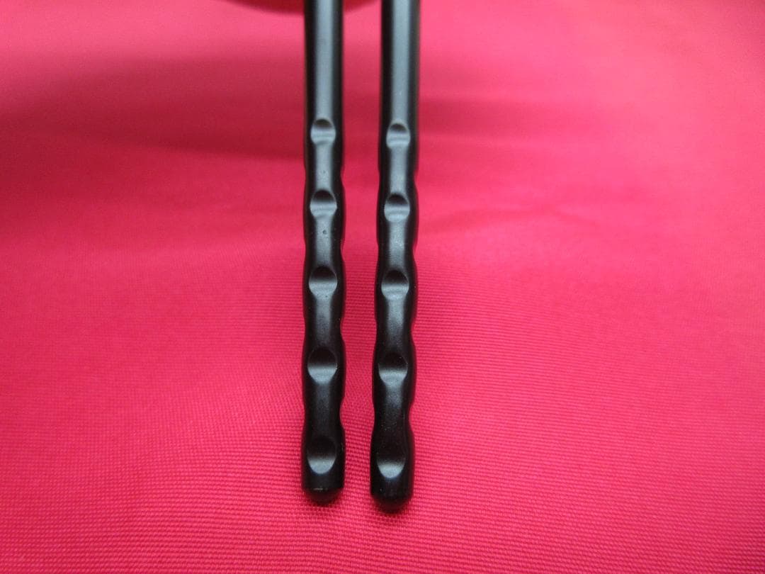 送料込【逢絢亭・新品】茶道具 水屋道具 桑柄火箸 炉用 黒谷哲匠 共箱入り