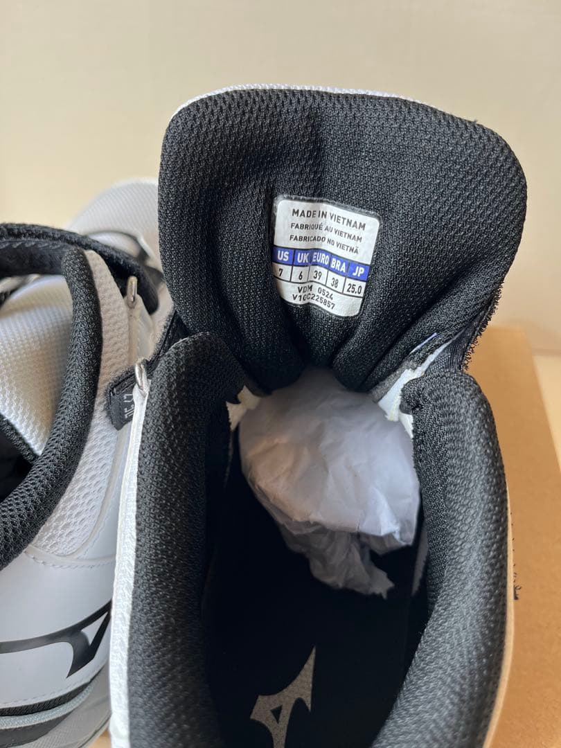 ほぼ新品 バレーボールシューズ25.0 Wave Lightning Z3