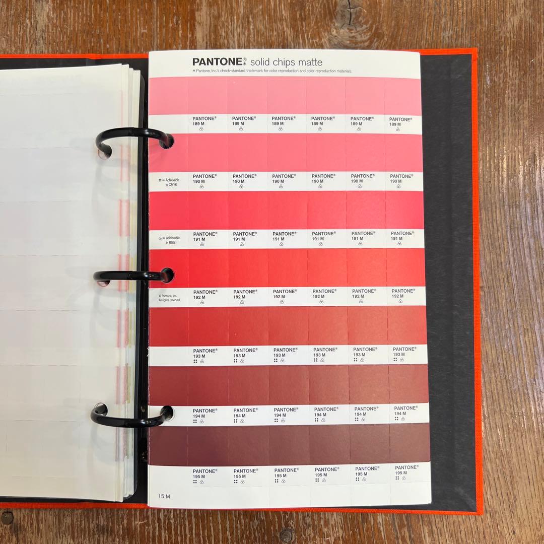 Pantone solid chips パントーン　色見本