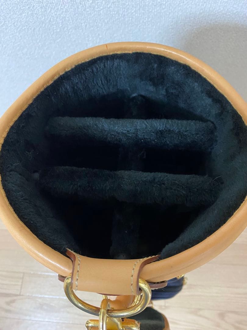 ネイビーとベージュのゴルフキャディバッグ