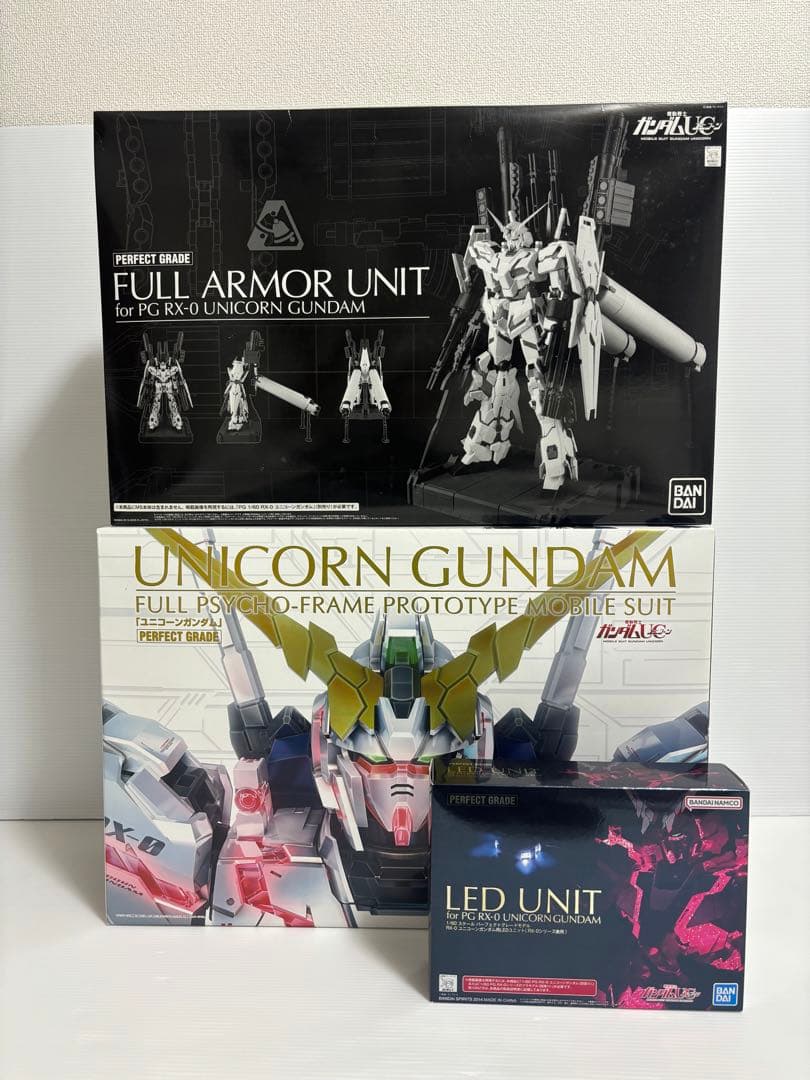 ユニコーンガンダム 1/60フィギュアプラモデルARMOR＆ RED UNIT
