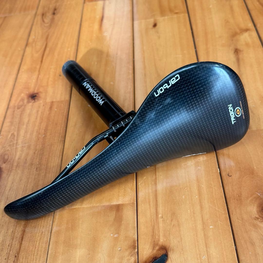 TRIGON カーボンサドル