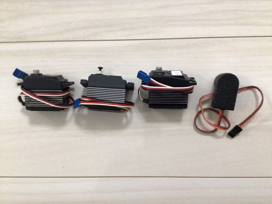 Futaba デジタルサーボ3個セット&JR モデルビーコン中古品