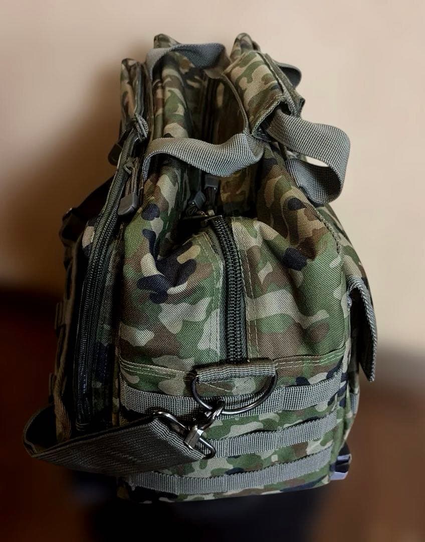 迷彩 中型バッグ ショルダーストラップ付き