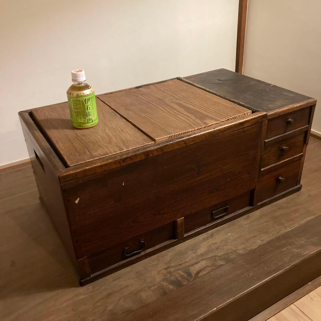 木製のアンティーク火鉢