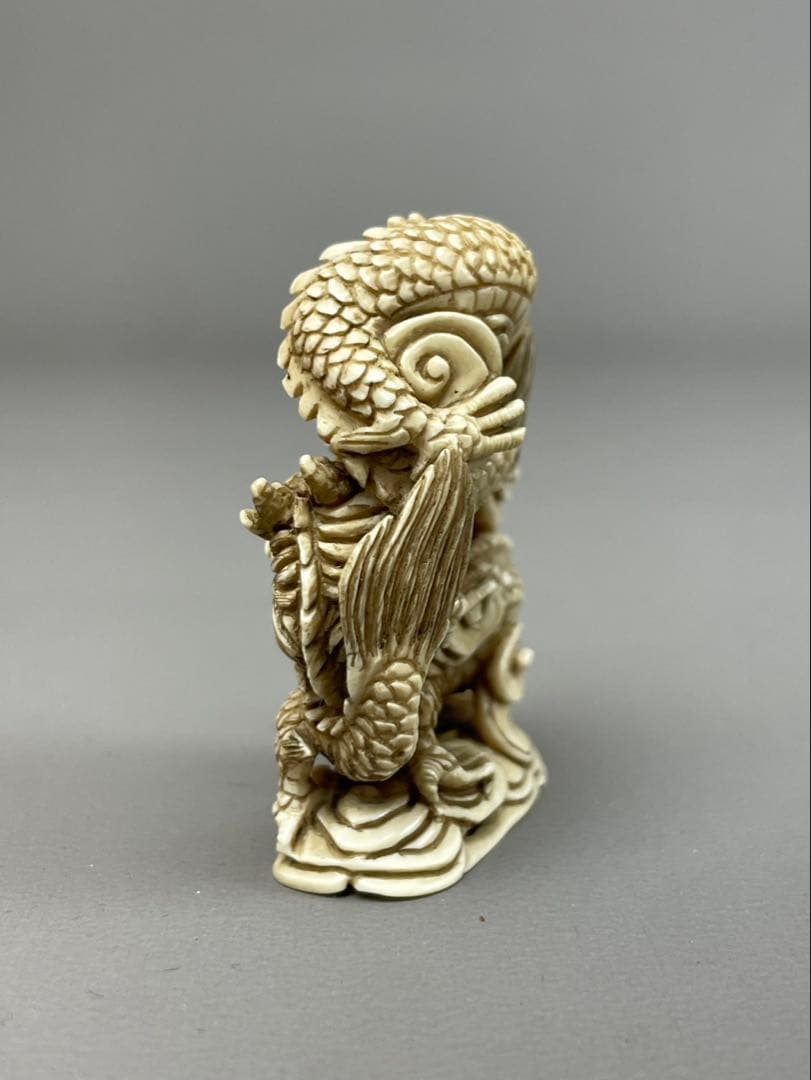 極上細密彫刻 双龍 根付 作家物 置物 古玩 骨董品 カバ牙製 篆刻