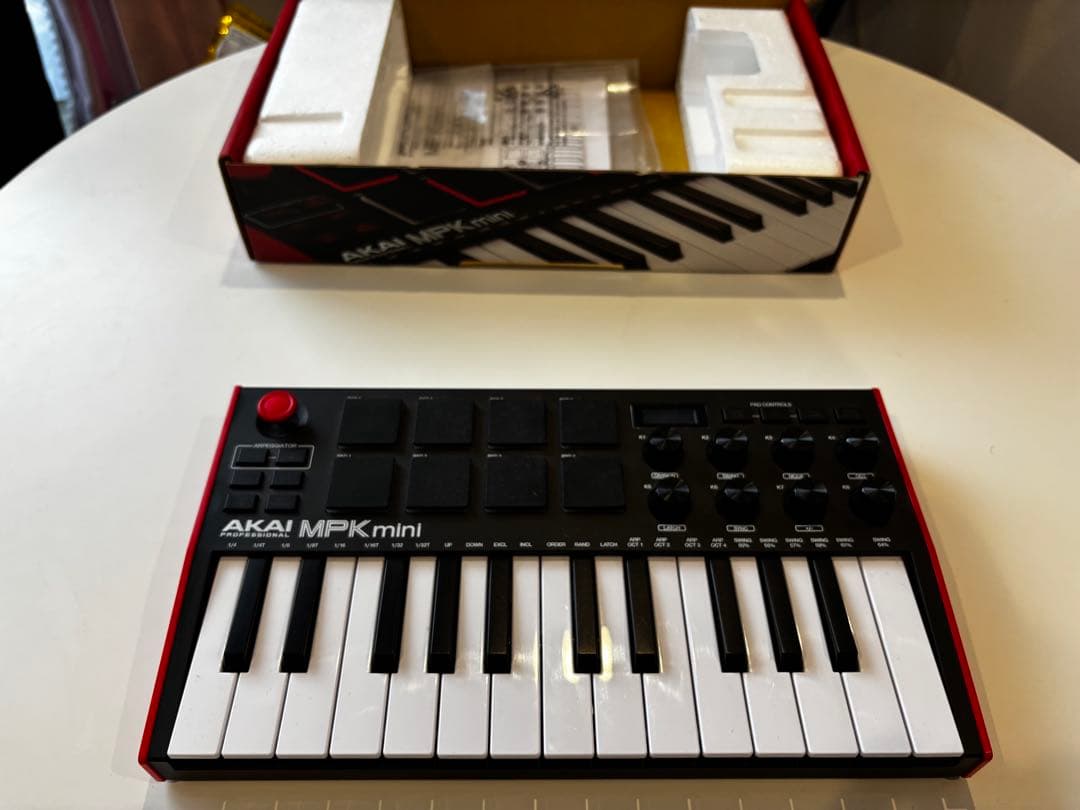 t*n様 AKAI MPK mini MIDIコントローラー