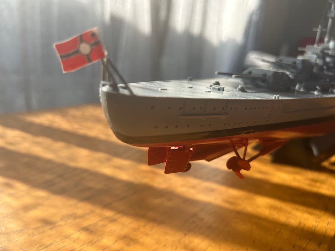 ドイツ高速戦艦ビスマルク.大西洋最大の殺し屋一発で(フッド撃沈)サイズ1/350