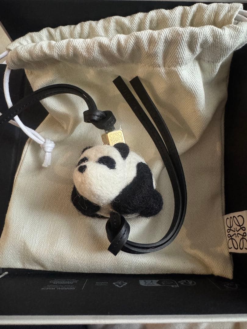 ロエベ パンダ チャーム（フェルト&カーフ）