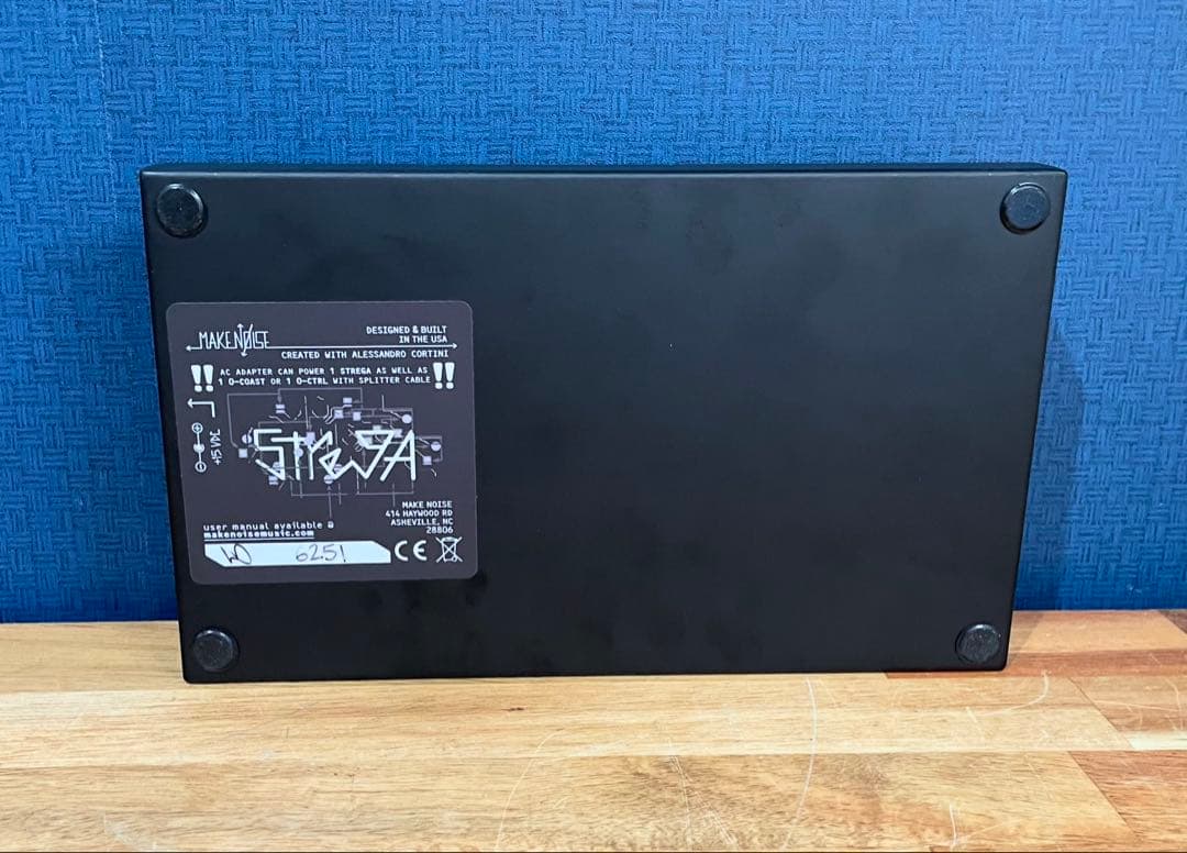 Make Noise Strega セミモジュラーシンセ