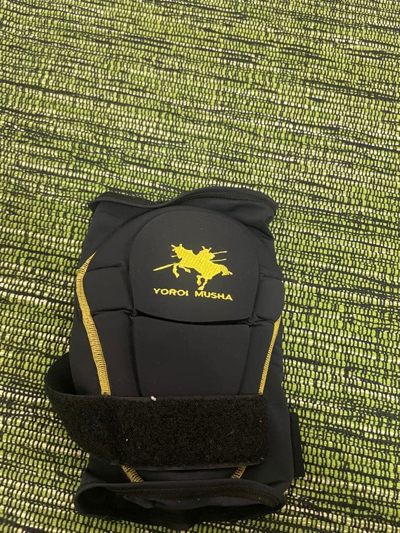 ＜美品＞スノーボード　最強　プロテクター　鎧武者　ひざパット